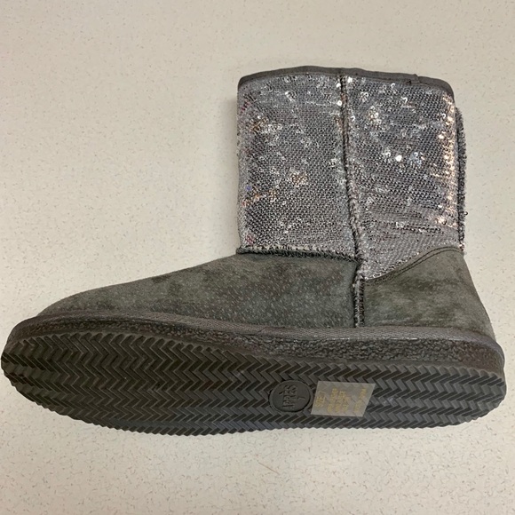 APRES(LAMO) GRAY SUEDE & FUR SHORT BOOT W/SEQUINS - Picture 7 of 8